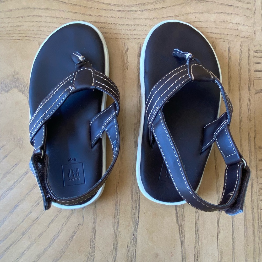 Gap faux leather sandals 9/10
